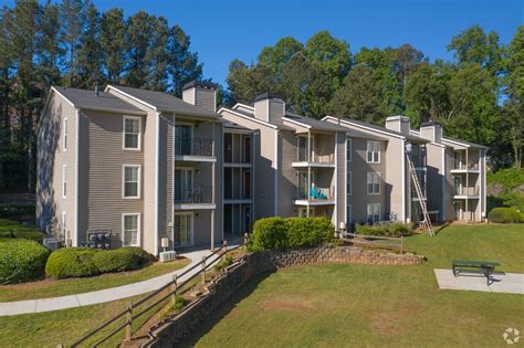 Apartments in georgia under dollar700 - What type of rental buildings are in Georgia? In Georgia 35% of the housing is rented out compared to 65% of homes are owned, according to the most recent Census Bureau estimates. 10% of Georgia’s apartments are found in large buildings of 50 units or more, 46% are located in smaller apartment complexes with less than 50 units, and 36% are single-family rentals.